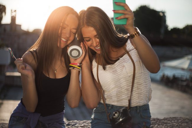 Una red parmitar a los artistas Una red parmitar a los artistas