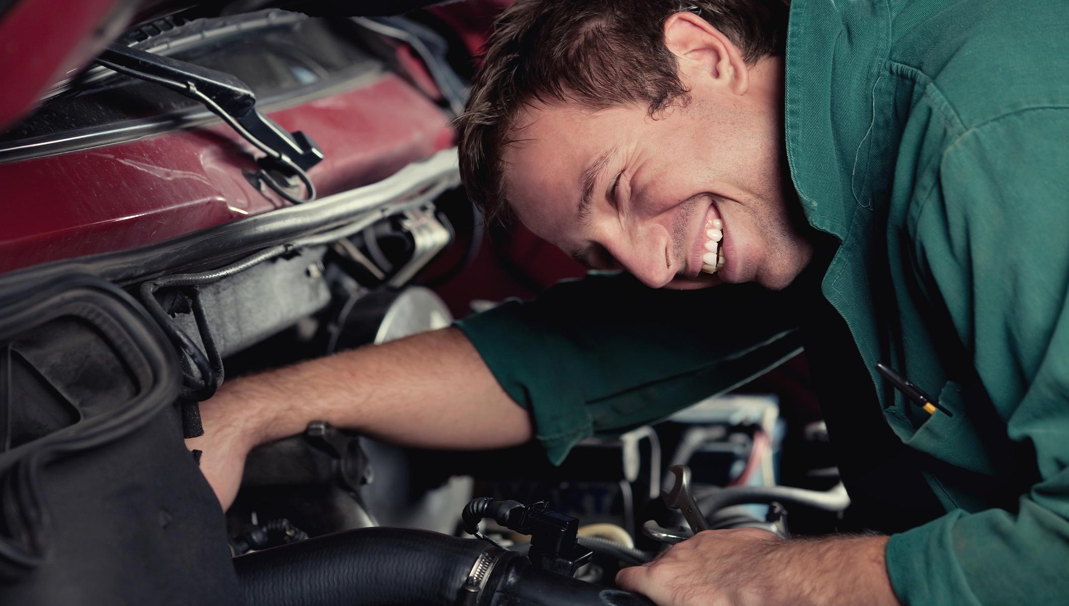 Mechanic fixes. Fixing a car. Fixing the car is beautiful. Фото механика когда он отдыхает. …….Your car fixed by the Mechanic?.