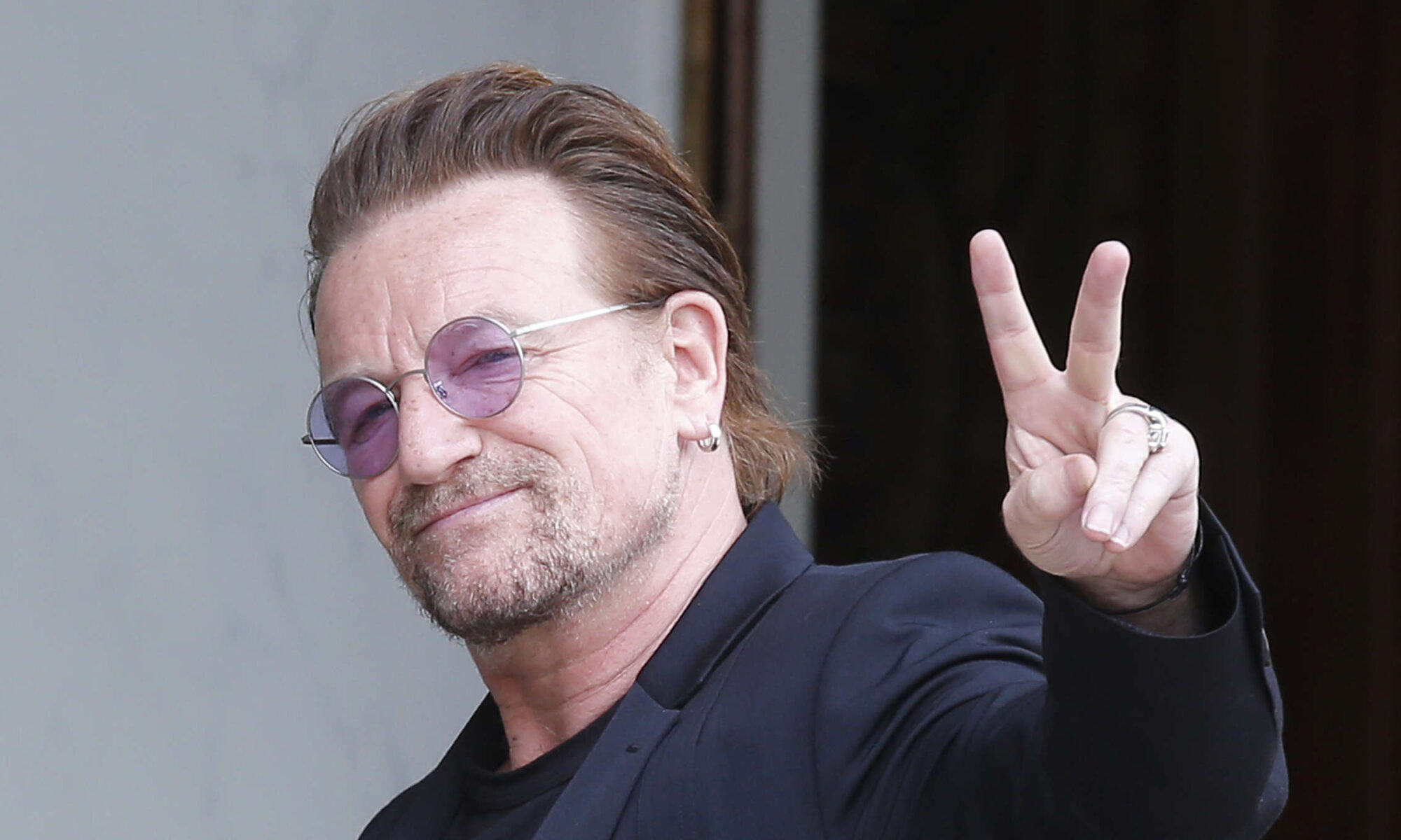 Bono pone la música en "Canta 2"