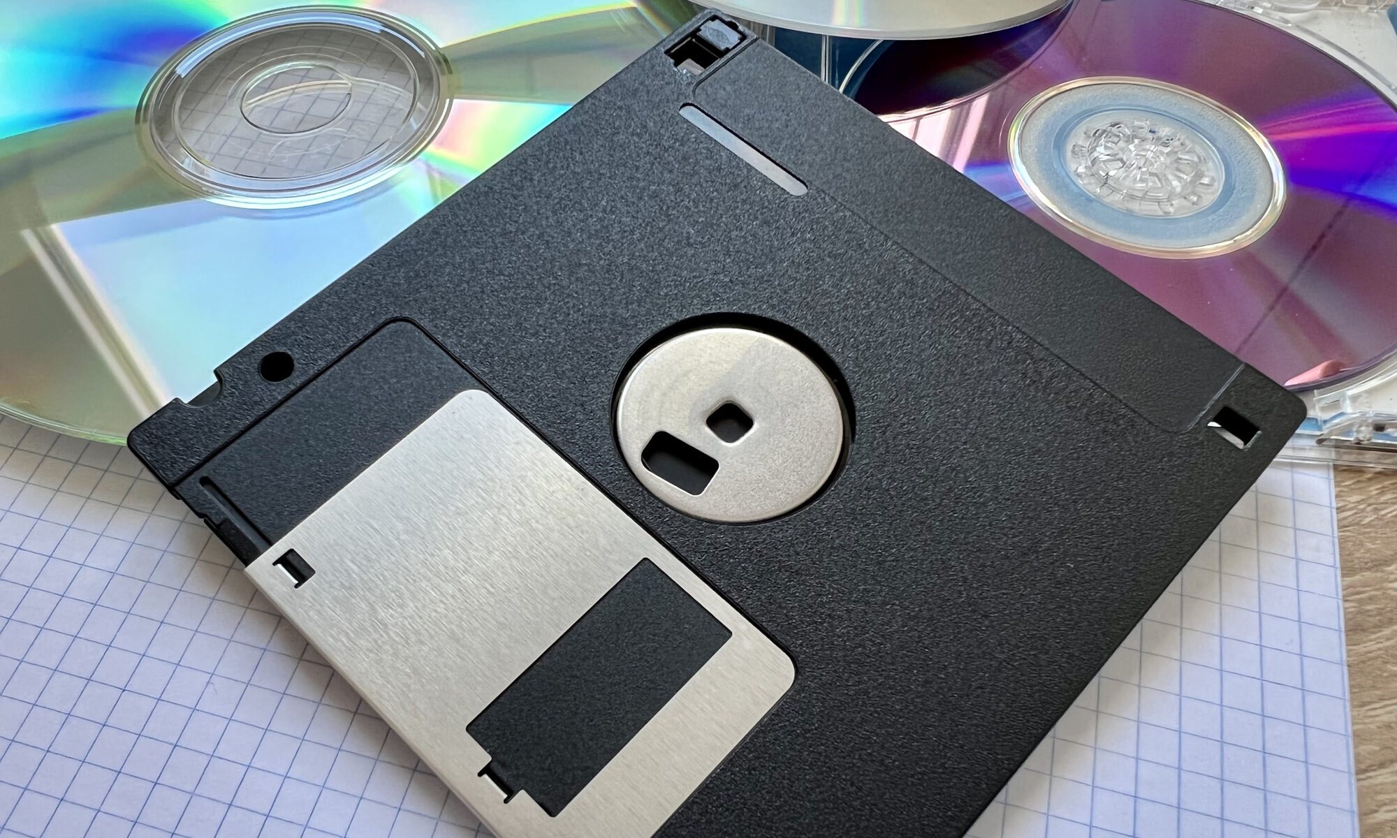 Japón declara la guerra a los disquetes y otros dispositivos obsoletos