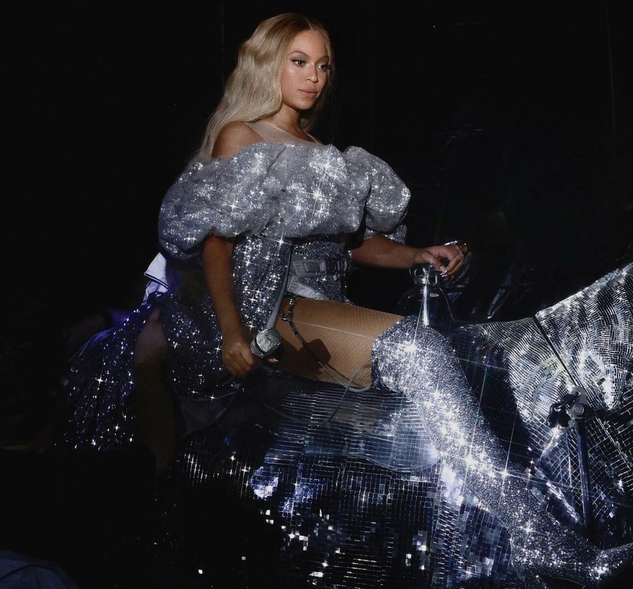 Beyoncé sorprende con su traje de Valentino