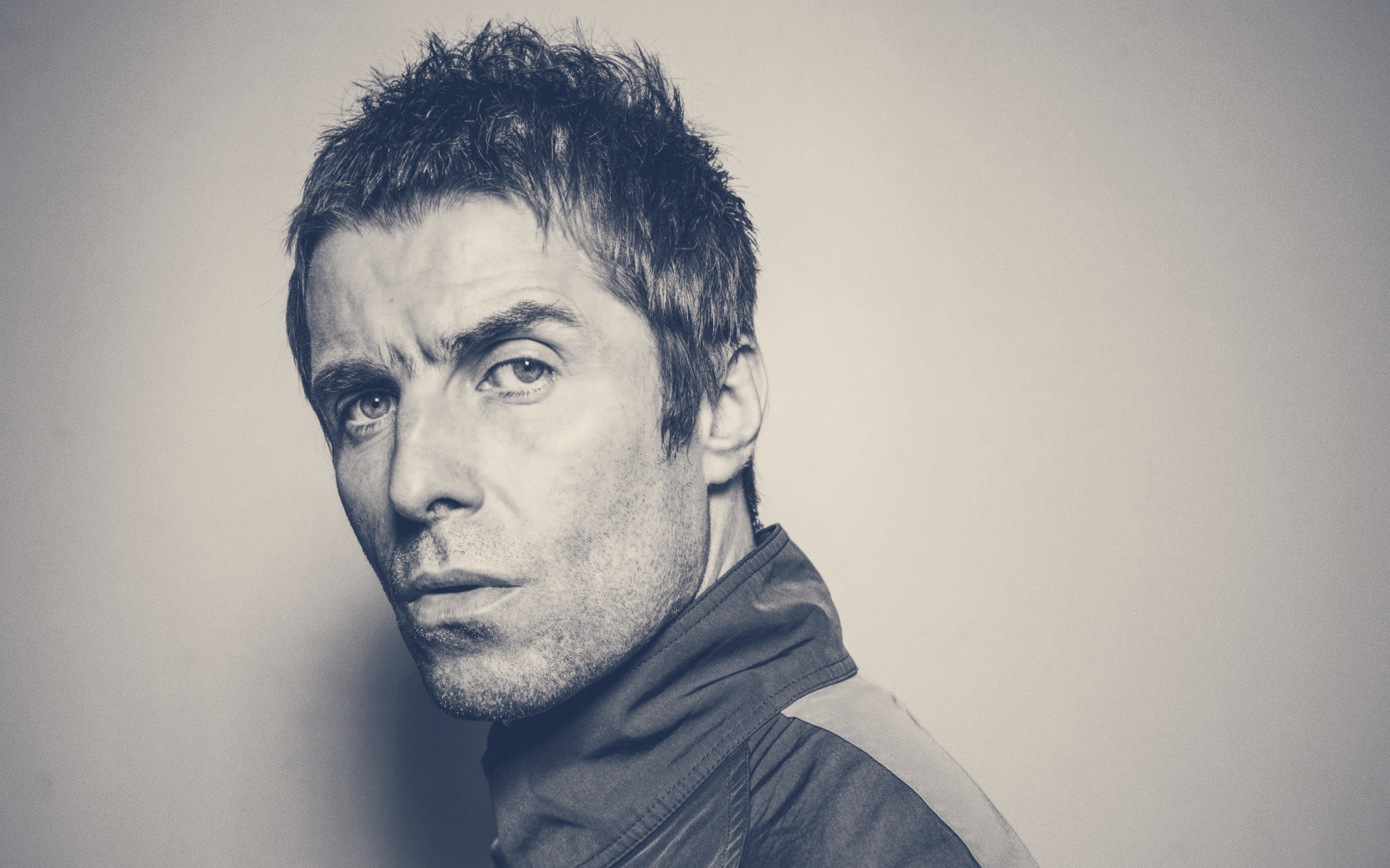 Liam Gallagher rompe el silencio y dedica canción a su hermano acusado