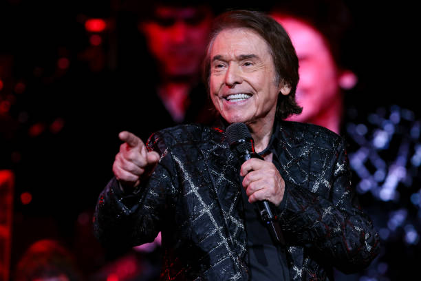 Raphael vive “su gran noche” al recibir el homenaje como Persona del Año en los Latin Grammy