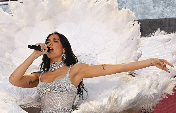 Dua Lipa rinde homenaje al rock argentino