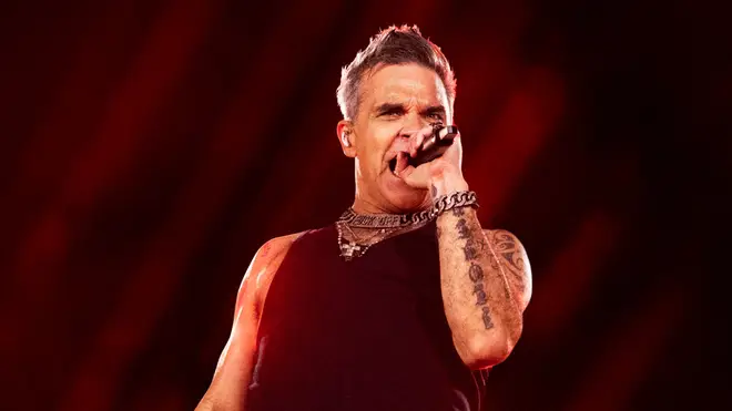 Robbie se corona en casa