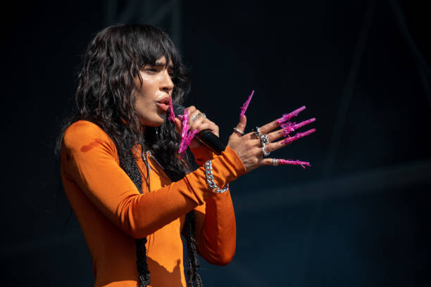 Renacer emocional entre llamas sonoras