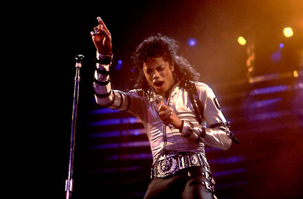 El rey del pop arrasa en Reino Unido mientras resurgen los clásicos