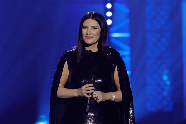 Laura Pausini agita a sus fans con una pista que apunta a un inminente estreno