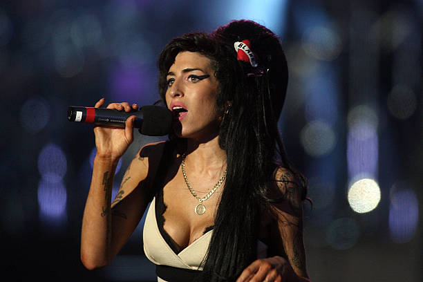 La justicia da un duro revés al entorno familiar de Amy Winehouse