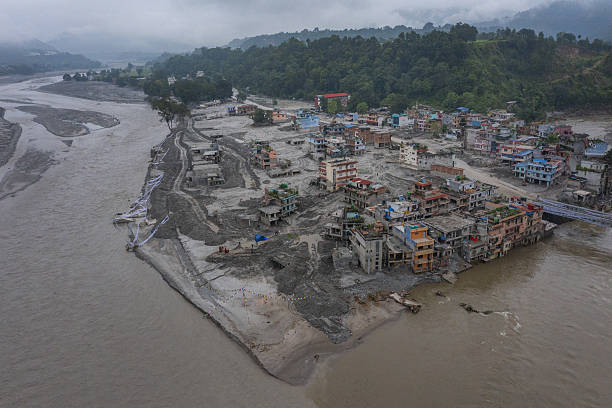El clima agrava la tragedia de Nepal